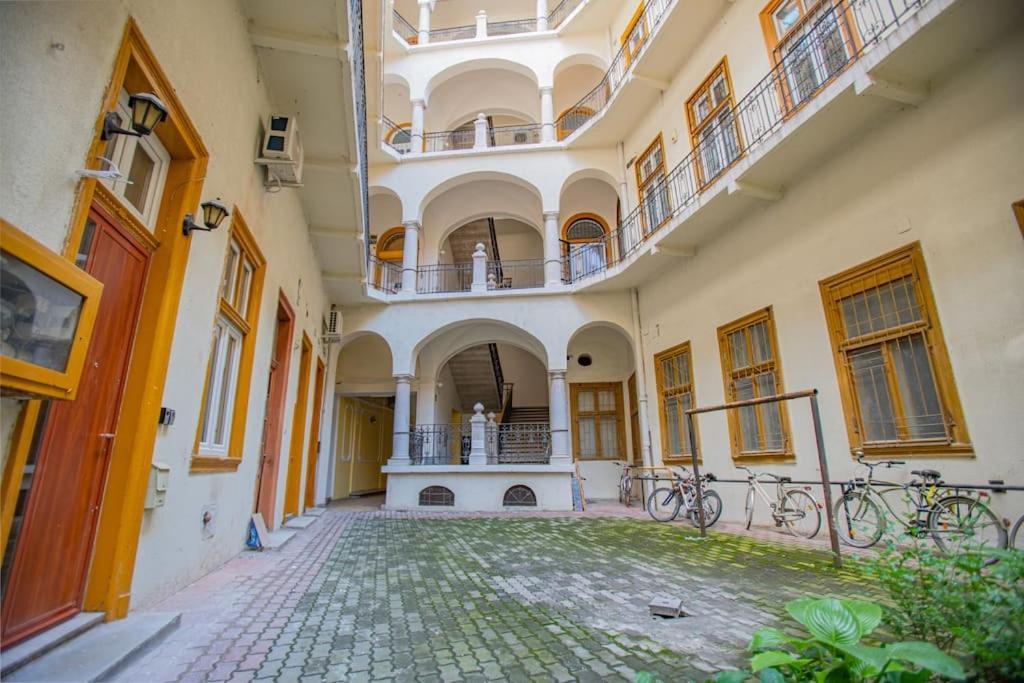 Cute Gallery Flat In Dob Str, Mars Budapest Luaran gambar